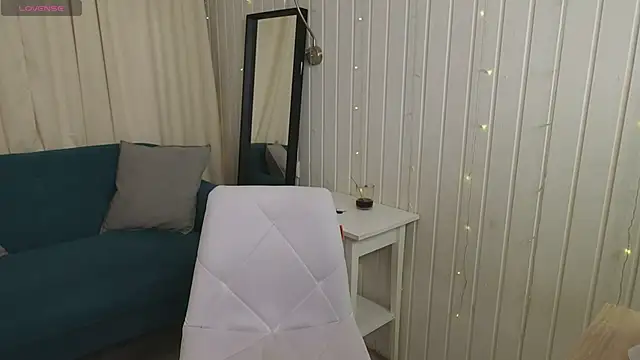 Snapshot of Julies_Lii chatting on February 2026 01:22:02 PM Julies Lii online show from February 2026 01:22:02 PM