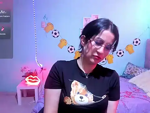 Snapshot of talia_mystic chatting on June 2026 12:53:02 PM talia mystic online show from June 2026 12:53:02 PM