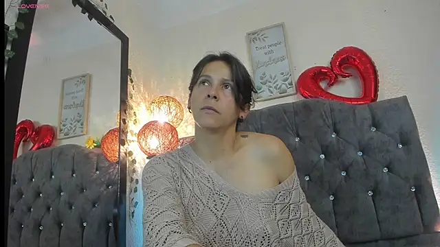 Snapshot of daenerys_11 chatting on January 2026 01:50:01 PM daenerys 11 online show from January 2026 01:50:01 PM