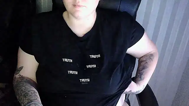 Snapshot of OskaAh chatting on January 2026 03:11:02 AM OskaAh online show from January 2026 03:11:02 AM