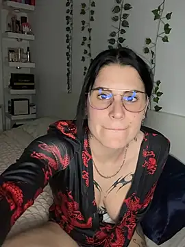 Snapshot of julieeeeee75 chatting on January 2026 10:37:01 PM julieeeeee75 online show from January 2026 10:37:01 PM