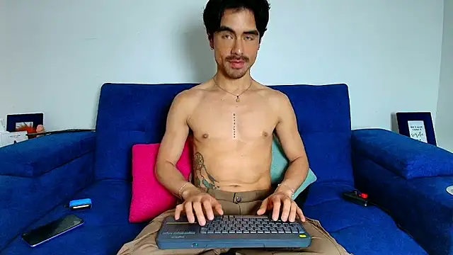 Ethan Briggs  online show from April 2026 10:21:02 PM