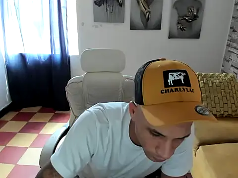 Snapshot of danisegura chatting on January 2026 02:44:02 PM danisegura online show from January 2026 02:44:02 PM