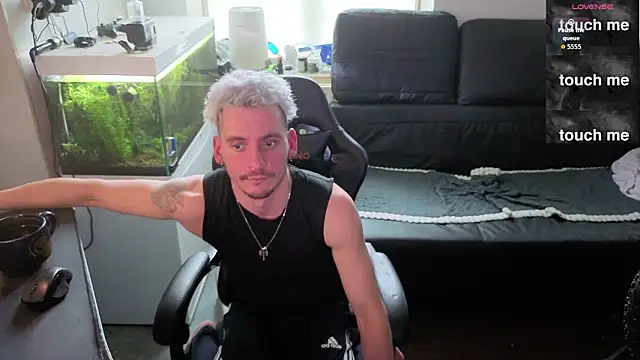 Rayzel White online show from February 2026 02:10:02 PM