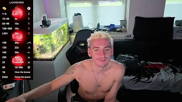 Rayzel White online show from April 2026 06:49:02 PM