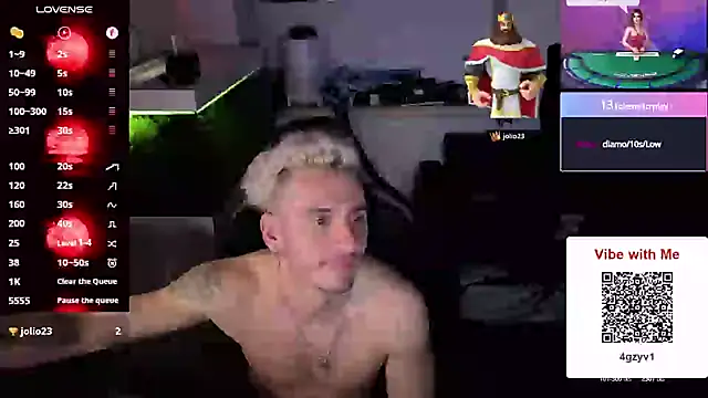 Snapshot of Rayzel_White chatting on May 2026 01:03:02 AM Rayzel White online show from May 2026 01:03:02 AM