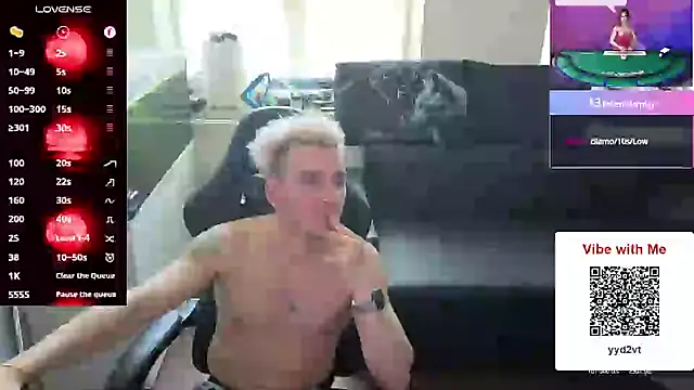 Snapshot of Rayzel_White chatting on May 2026 02:01:02 PM Rayzel White online show from May 2026 02:01:02 PM