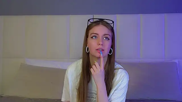 Snapshot of SofiaSarvain chatting on February 2026 06:28:01 PM SofiaSarvain online show from February 2026 06:28:01 PM