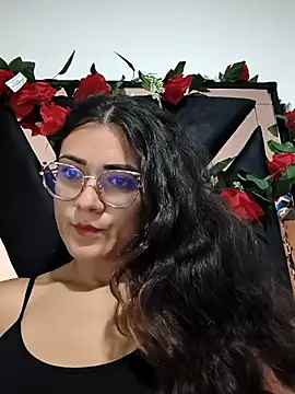 Snapshot of Freyarosse chatting on February 2026 12:18:02 AM Freyarosse online show from February 2026 12:18:02 AM