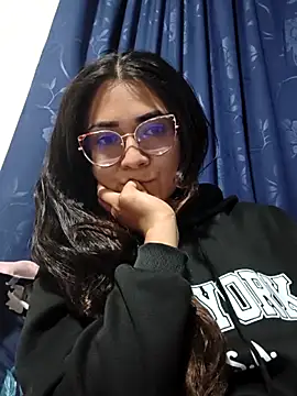 Snapshot of Freyarosse chatting on February 2026 03:38:02 AM Freyarosse online show from February 2026 03:38:02 AM