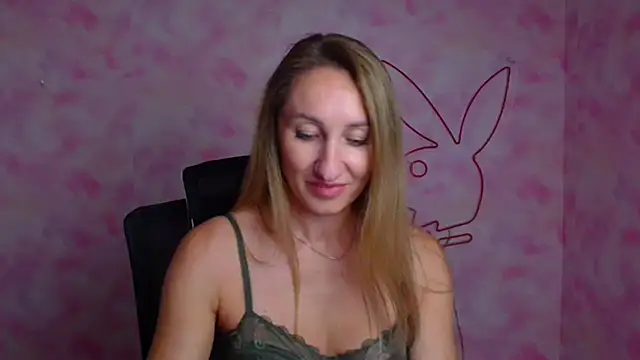 Diana Sweeet  online show from April 2026 01:41:02 PM