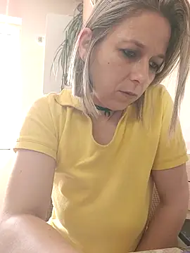 Snapshot of AdaJoy chatting on May 2026 12:01:02 PM AdaJoy online show from May 2026 12:01:02 PM