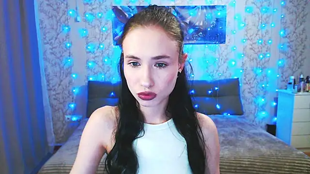 SnowWhite Lissa online show from April 2026 06:53:01 PM