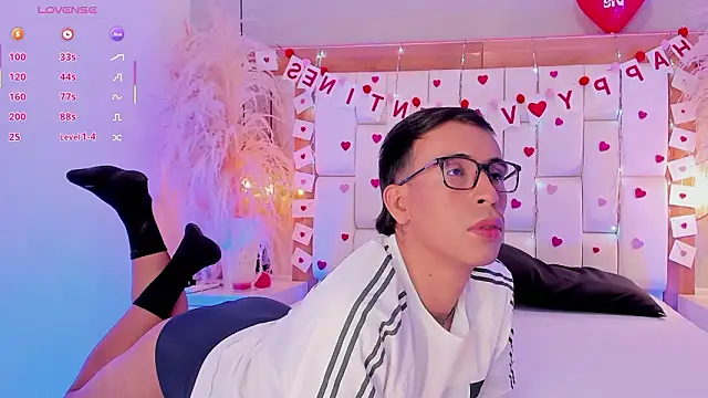 Snapshot of Mr_aronnn_ chatting on February 2026 03:25:01 AM Mr aronnn online show from February 2026 03:25:01 AM