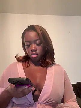 Snapshot of icelyne_2001 chatting on April 2026 06:43:01 PM icelyne 2001 online show from April 2026 06:43:01 PM