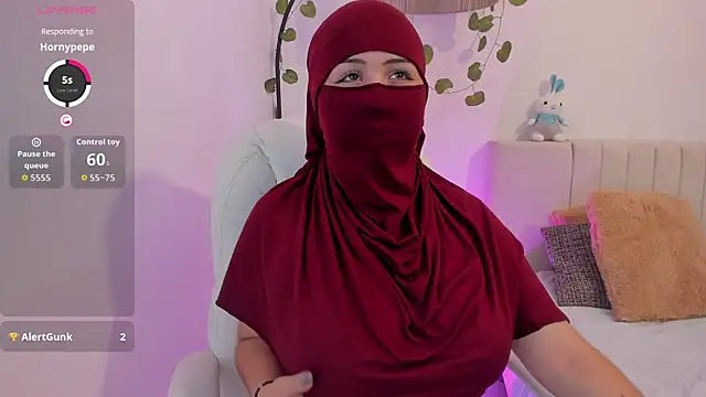 Snapshot of _Amirah chatting on April 2026 06:44:02 PM Amirah online show from April 2026 06:44:02 PM