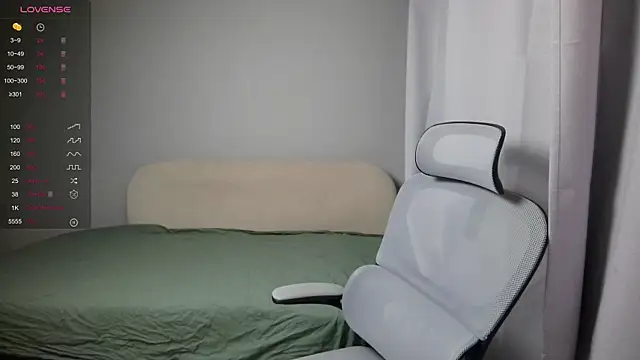 LeonBoykisser online show from February 2026 01:28:02 PM