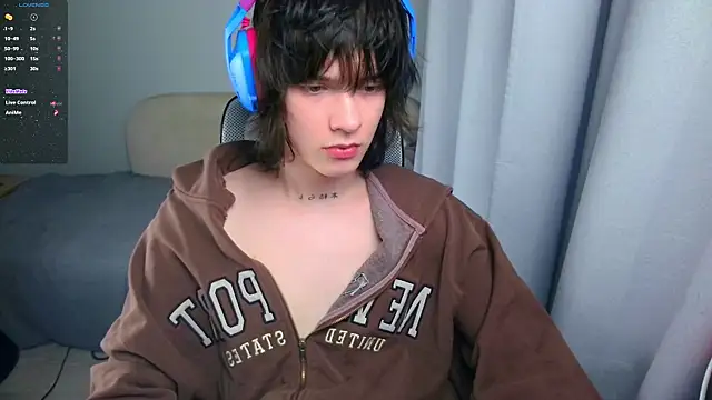 Snapshot of LeonBoykisser chatting on June 2026 10:13:02 PM LeonBoykisser online show from June 2026 10:13:02 PM