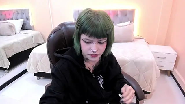 Snapshot of Bela_Craxkerr chatting on February 2026 12:47:02 PM Bela Craxkerr online show from February 2026 12:47:02 PM