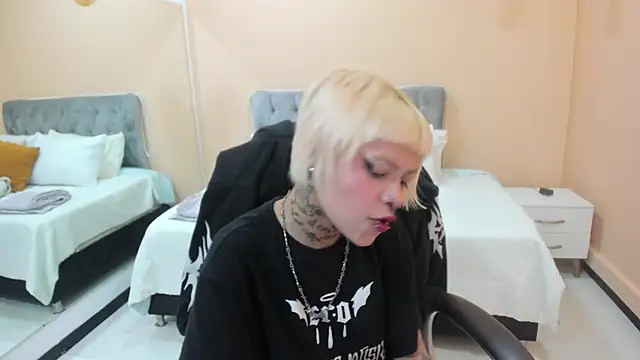 Bela Craxkerr online show from April 2026 12:51:02 PM