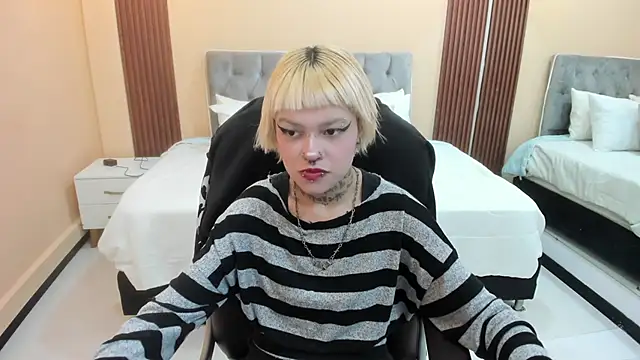 Snapshot of Bela_Craxkerr chatting on April 2026 01:03:02 PM Bela Craxkerr online show from April 2026 01:03:02 PM