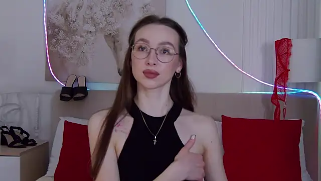 Snapshot of Emily_Simon chatting on April 2026 05:34:01 AM Emily Simon online show from April 2026 05:34:01 AM