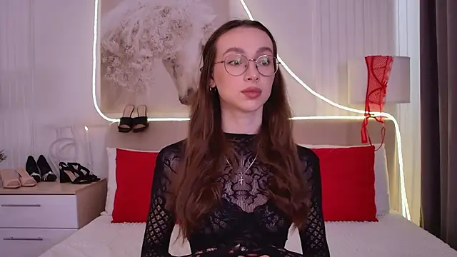 Snapshot of Emily_Simon chatting on June 2026 05:35:02 AM Emily Simon online show from June 2026 05:35:02 AM