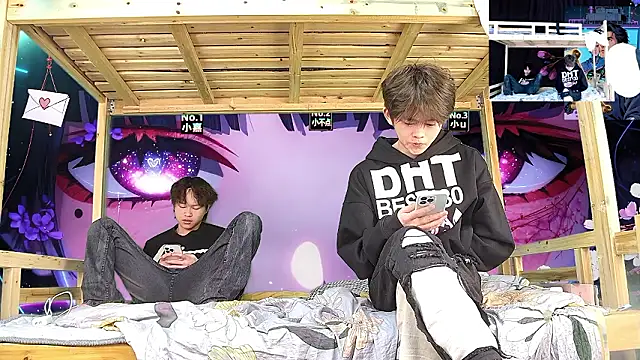 Snapshot of xiaohuangren01 chatting on February 2026 01:22:01 AM xiaohuangren01 online show from February 2026 01:22:01 AM