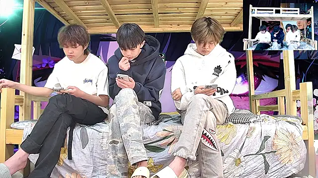 Snapshot of xiaohuangren01 chatting on March 2026 07:15:01 AM xiaohuangren01 online show from March 2026 07:15:01 AM