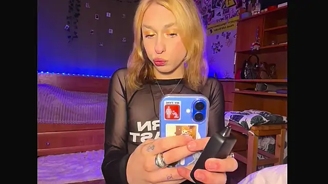 Snapshot of miss_barbie111 chatting on February 2026 05:05:02 PM miss barbie111 online show from February 2026 05:05:02 PM