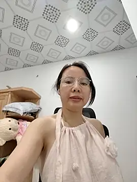 Snapshot of Famrita chatting on April 2026 11:20:01 AM Famrita online show from April 2026 11:20:01 AM