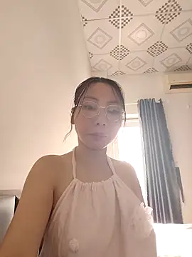 Snapshot of Famrita chatting on May 2026 01:11:01 AM Famrita online show from May 2026 01:11:01 AM