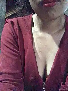 Snapshot of Maria_xx01 chatting on May 2026 01:33:02 AM Maria xx01 online show from May 2026 01:33:02 AM