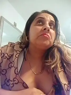 Snapshot of AntoAntonianna chatting on January 2026 03:27:01 PM AntoAntonianna online show from January 2026 03:27:01 PM