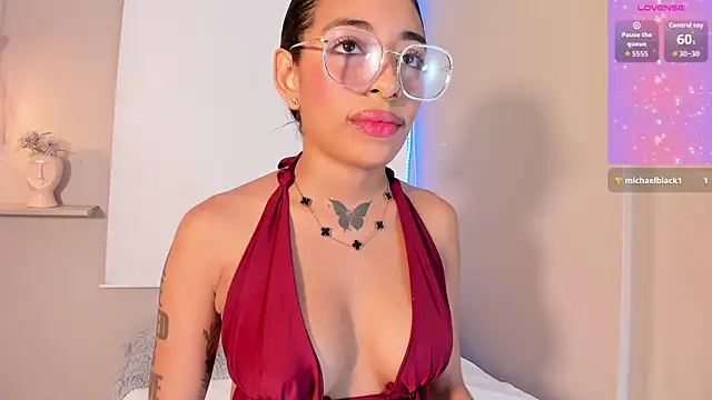 Snapshot of Scarlet_Vixen_ chatting on June 2026 03:05:01 PM Scarlet Vixen online show from June 2026 03:05:01 PM