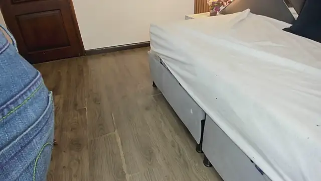 Ambarross  online show from February 2026 12:46:02 PM