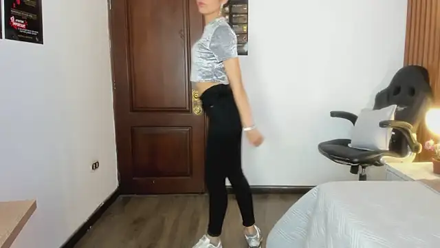 Ambarross  online show from April 2026 01:47:01 PM