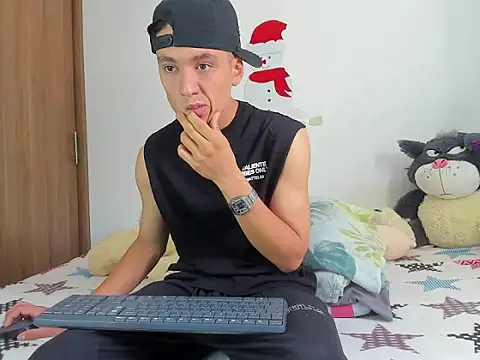 Snapshot of DLC76 chatting on January 2026 05:29:02 PM DLC76 online show from January 2026 05:29:02 PM