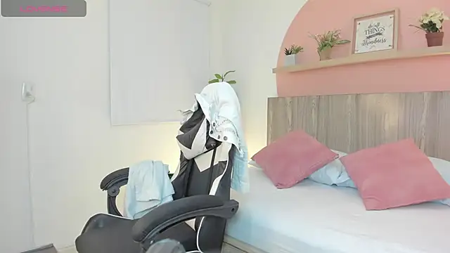 ivette swan online show from April 2026 07:32:01 PM