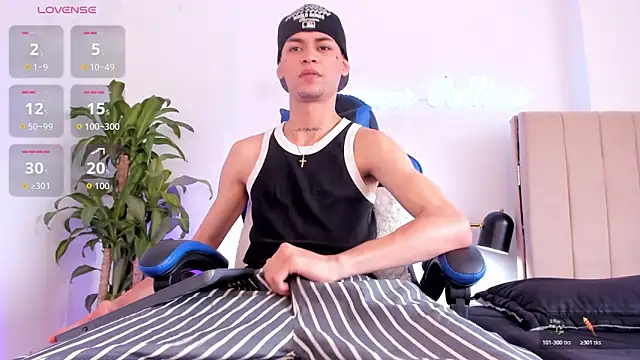 Snapshot of LennerCollins_ chatting on May 2026 05:43:01 PM LennerCollins online show from May 2026 05:43:01 PM