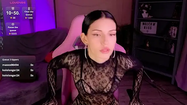 Snapshot of Kelly__Bunny chatting on June 2026 02:33:01 PM Kelly Bunny online show from June 2026 02:33:01 PM
