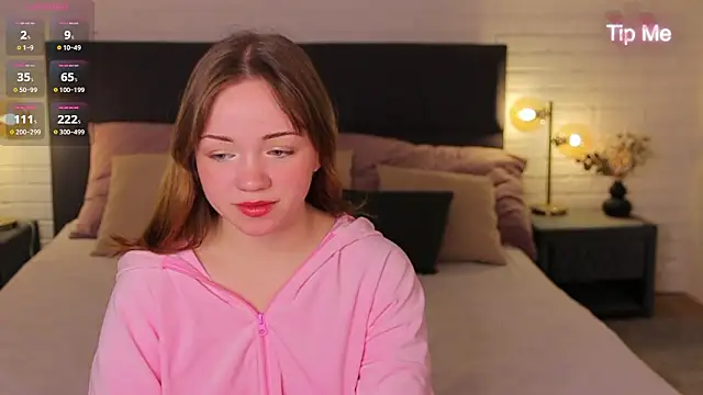 Snapshot of Kiss_Moon chatting on February 2026 07:18:01 PM Kiss Moon online show from February 2026 07:18:01 PM