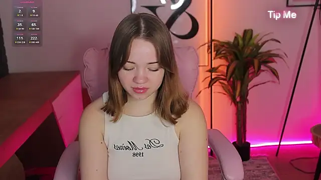 Snapshot of Kiss_Moon chatting on February 2026 01:01:02 PM Kiss Moon online show from February 2026 01:01:02 PM