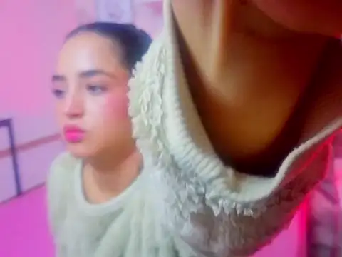 Snapshot of Emma_Thompssonn chatting on June 2026 12:25:01 PM Emma Thompssonn online show from June 2026 12:25:01 PM