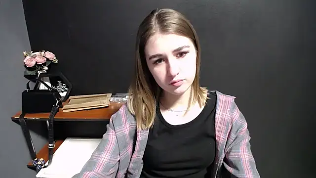 Sunny siren online show from February 2026 01:29:01 PM