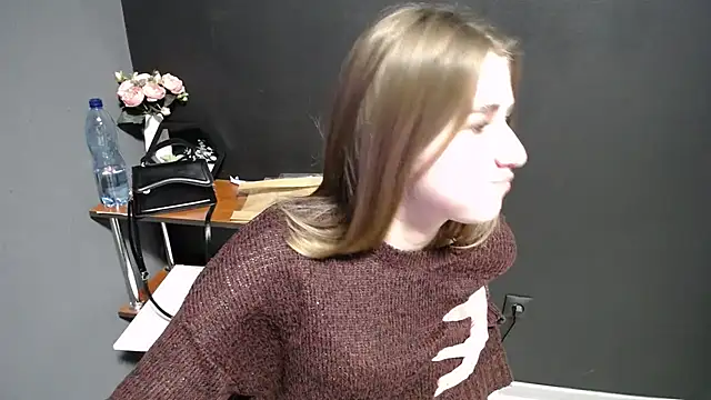 Sunny siren online show from February 2026 01:32:02 PM