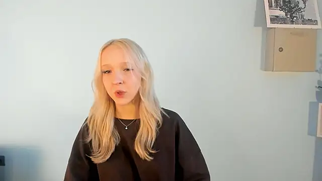 LatrinaNivala online show from January 2026 11:36:01 AM