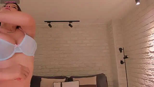 BellaThompsonX online show from July 2026 06:22:01 PM