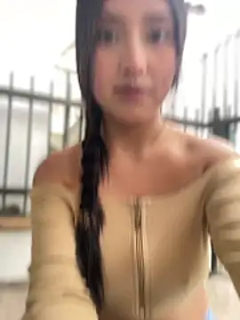 StrawberryPink  online show from April 2026 11:26:02 AM