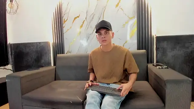 Angel Villareal online show from February 2026 05:01:02 AM